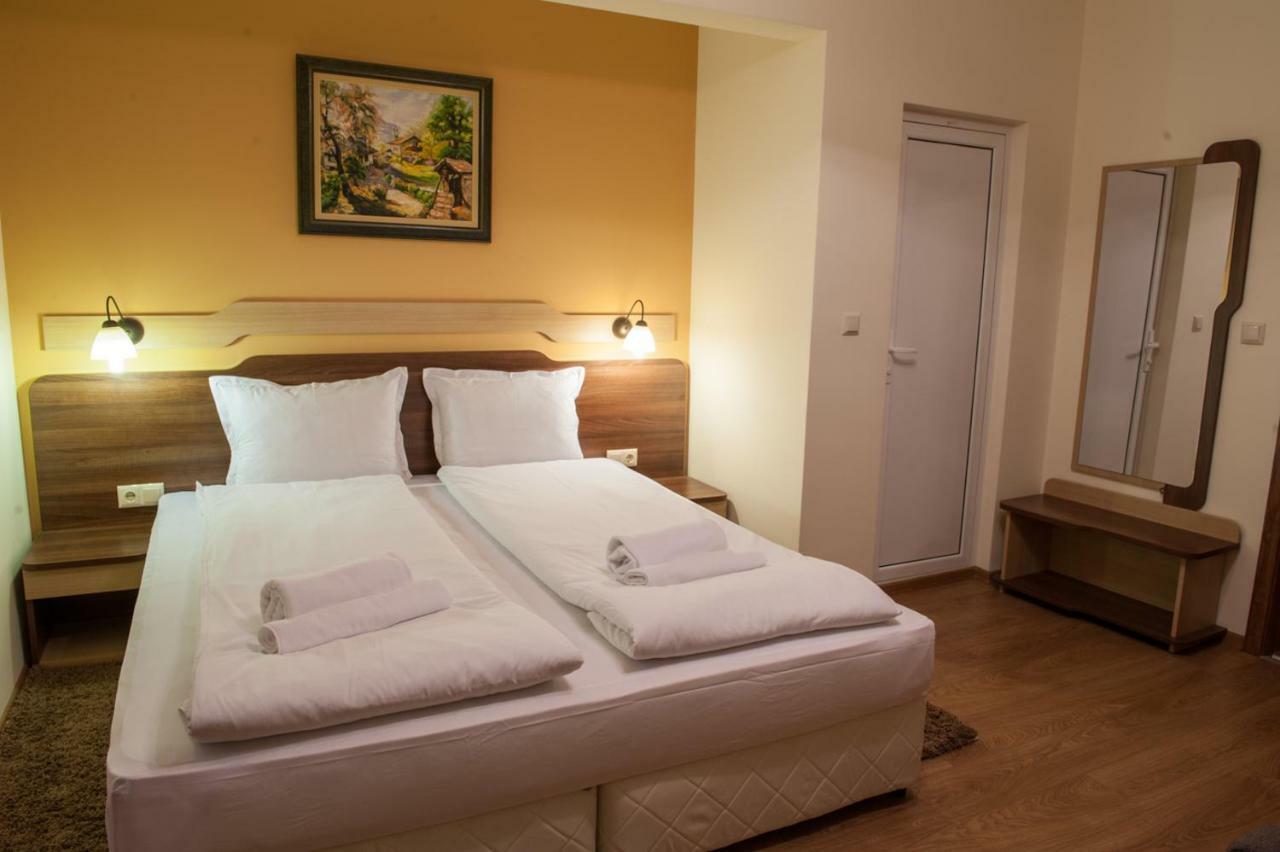 Family Hotel Balkanci Uzana Ngoại thất bức ảnh